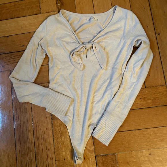 Abercrombie & Fitch Cozy Tie Front Bodysuit Long Sleeve in Cream; size XS - Picture 2 of 4